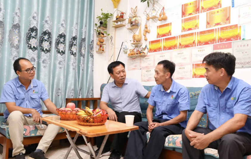 全國勞模朱平:海南省總工會(huì)到海南礦業(yè)走訪慰問全國勞模朱平