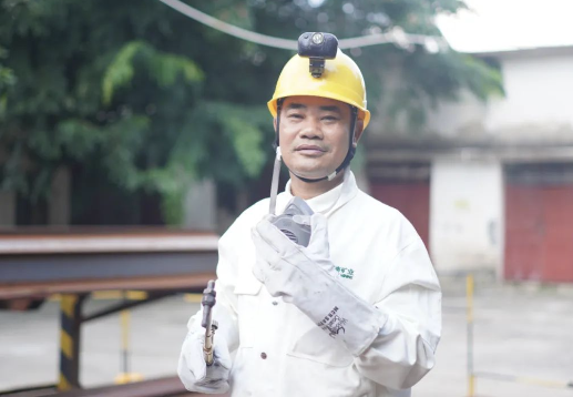 海南礦業(yè)員工李勇:全國表彰！海南礦業(yè)員工李勇榮膺全國勞動(dòng)模范